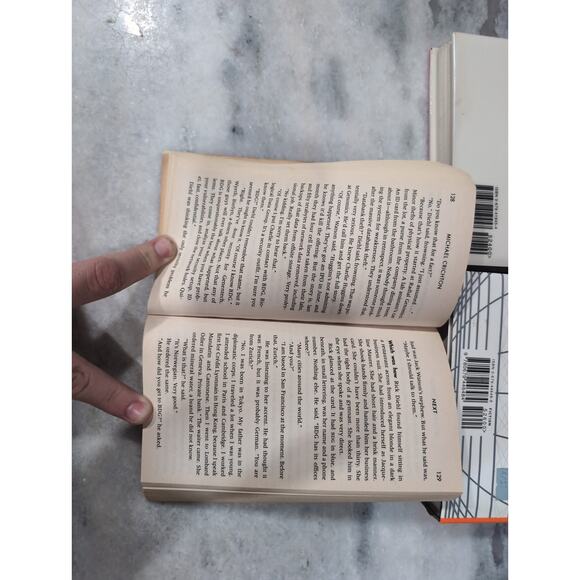 Michael Crichton Standalone‎ Novels: Next, Airframe & Disclosure (2 HC, 1 PB) - Picture 5 of 11